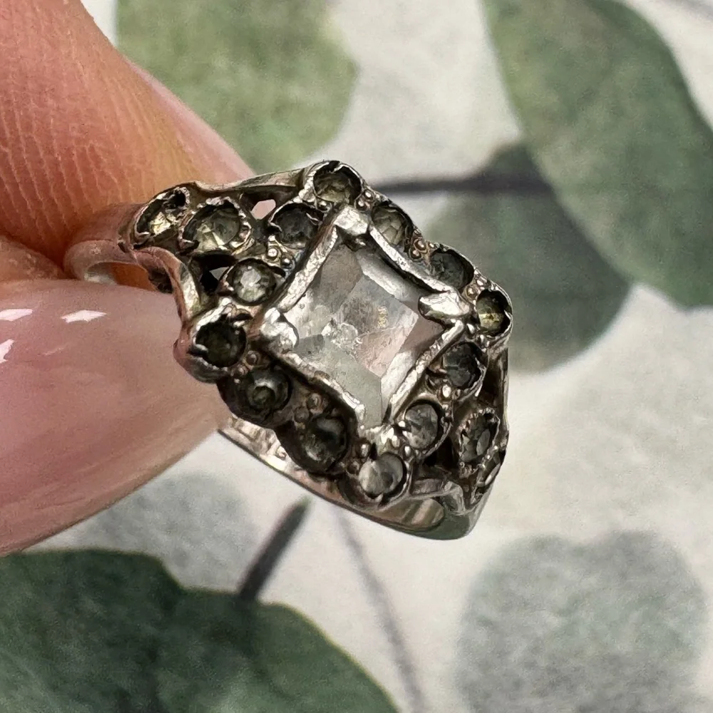 Elegant Antique Sterling Silver Ring with Clear Gemstones Size 6.75 2.3g
